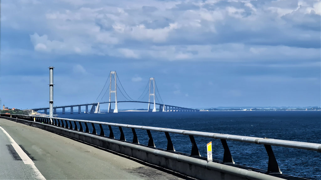 Schweden Öresund- brücke Dänemark Skandinavien #ProjektBlackwolf wolf78 driive your own way offroad overland Travel Camping 4x4 AFN4x4 frontrunneroutfitters #BornToRoam Rival4x4  overlandbound wolf78-overland.ch