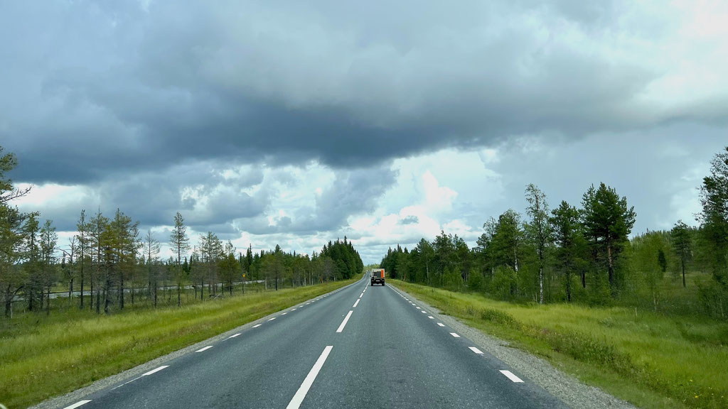 Schweden wolf78 overland vanlife #ProjektBlackwolf explore without limits #driveyourownway roadtrip offroad Schweiz Travel Camping #BornToRoam overlandbound Overlandingnomads Pickup Camper Globecamper offroad 195 Toyota Hilux