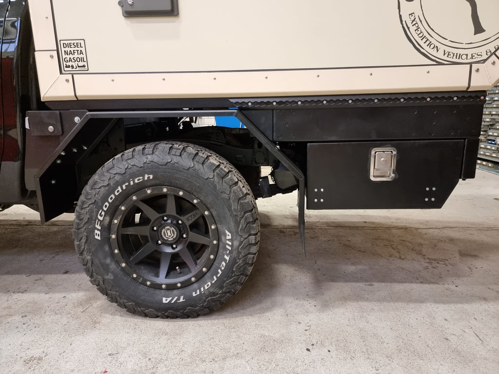 Toyota Hilux Revo 2017 2.4 #ProjektBlackwolf Alu-cab offroad overland expedition 4x4 ARB Fahrwerk Frontrunner Rocksliders Roofrack Rival skidplate  bfgoodrich 285/70R17 33" Tires TJM Sknorkel wolf78-overland.ch