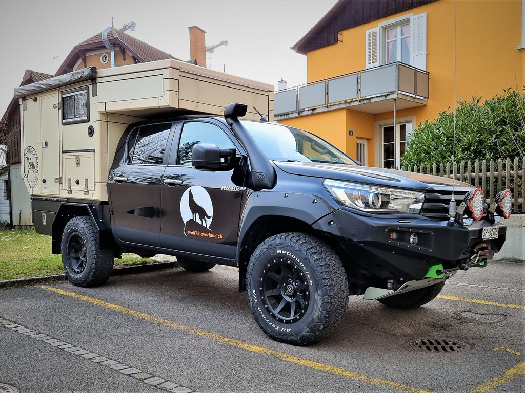 Toyota Hilux Revo 2017 2.4 #ProjektBlackwolf Alu-cab offroad overland expedition 4x4 ARB Fahrwerk Frontrunner Rocksliders Roofrack Rival skidplate  bfgoodrich 285/70R17 33" Tires TJM Sknorkel wolf78-overland.ch