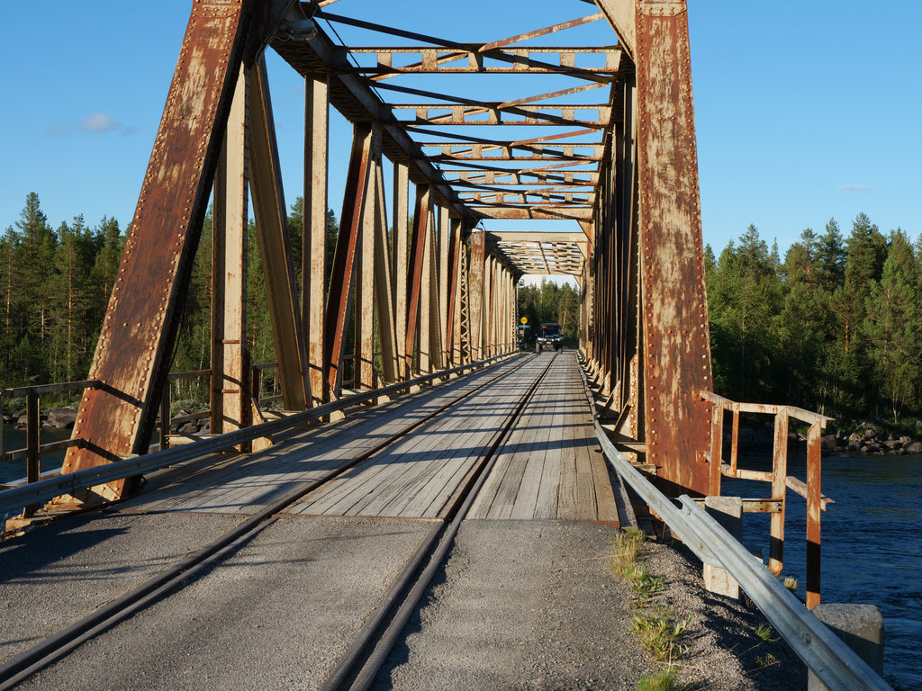 Eisenbahnbrücke Schweden Skandinavien #NordkappUndZurück #Driveyourownway #explorewithoutnoimits wolf78-overland