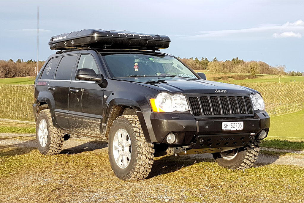 Jeep Grad Cherokee 3.0 CRD Overland mit James Baroud Dachzelt und MT Bereifung