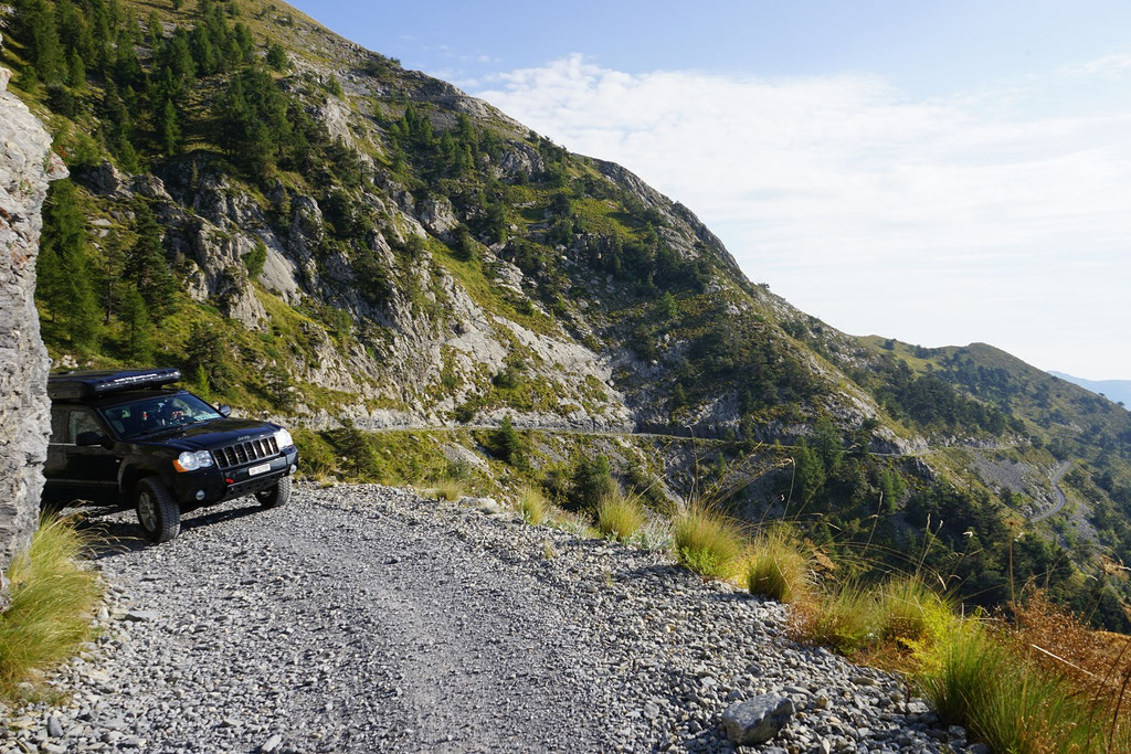 Granzkammstrasse Jeep Grand Cherokee 3.0 crd WH WK Wolf78 overland expedition offroad Liguria 4x4 camping overlanding taveling italy italien ligurien wolf78-overland.ch James baroud Discovery evolution