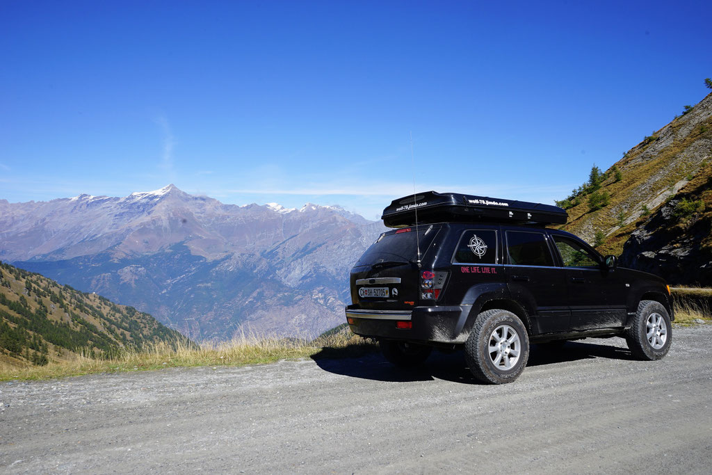 Jeep Grand Cherokee 3.0 crd WH WK Wolf78 overland expedition offroad Assietta Kammstrasse colle delle finestre 4x4 camping overlanding taveling italy italien ligurien wolf78-overland.ch