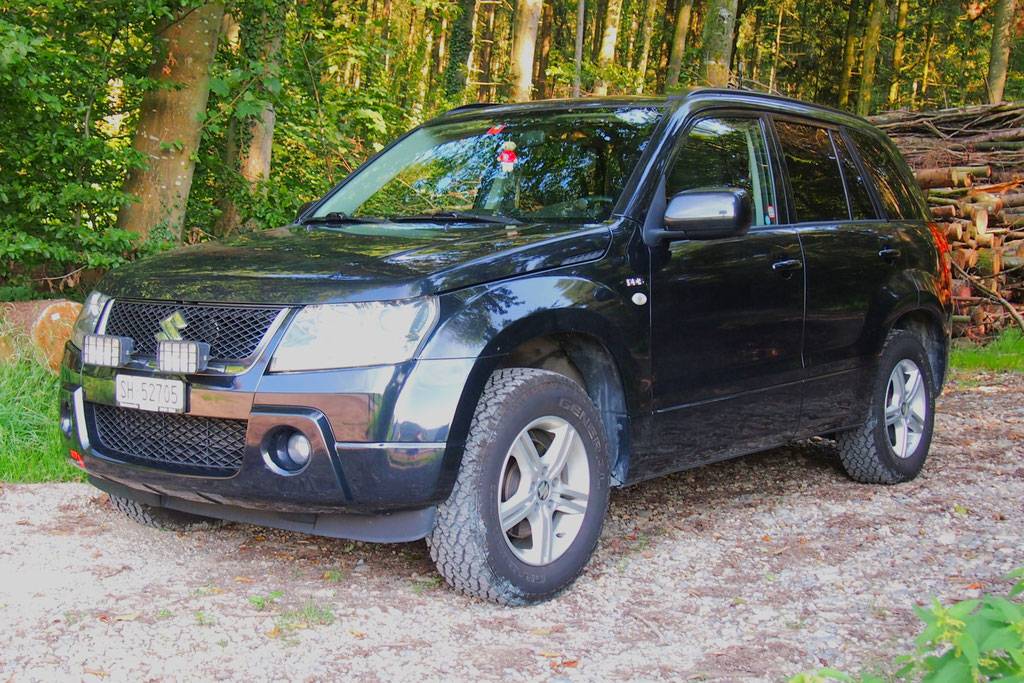 Offroad Suzuki Grand Vitara 1.9 DDIS mit General Grabber AT2