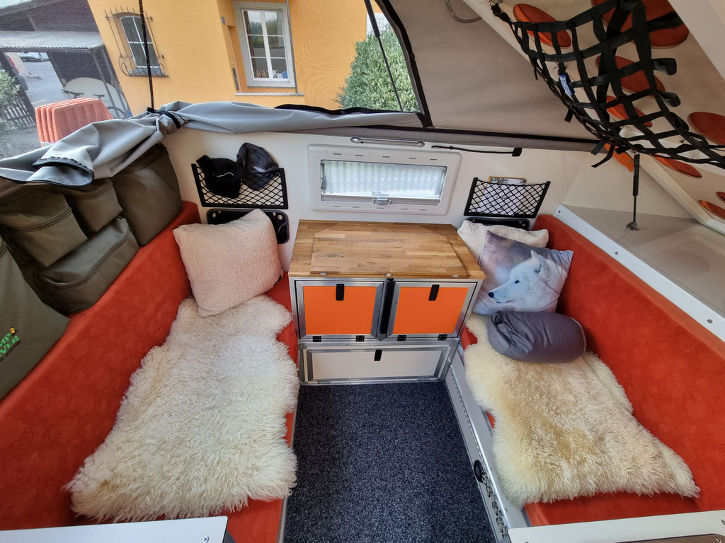 Globe Camper Offroad 195 Wohnkabine für Toyota Hilux Overland Ausbau Projekt Blackwolf, kompakte Pickup Reisekabine für Offroad Reisen, autarke Expeditionskabine für 2 bis 3 Personen mit Fokus auf Langstrecken und Skandinavien Touren