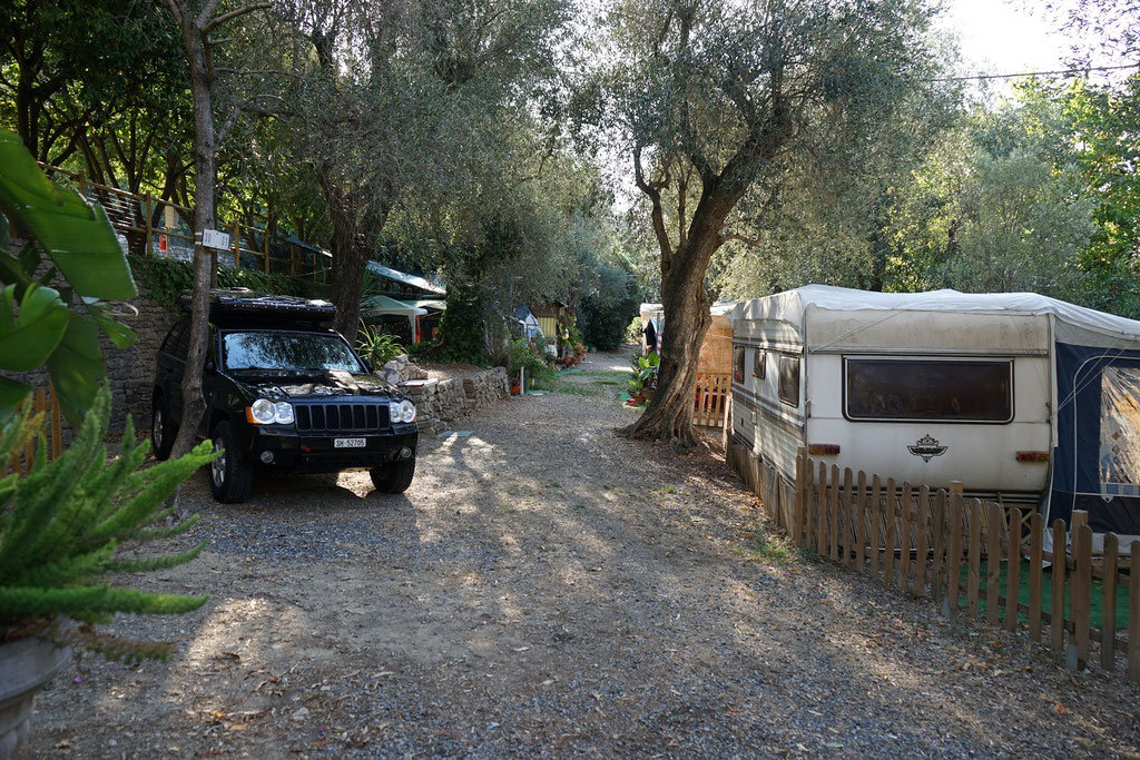 Jeep Grand Cherokee 3.0 crd WH WK Wolf78 overland expedition offroad Cinqueterre Levanto 4x4 camping overlanding taveling italy italien ligurien wolf78-overland.ch