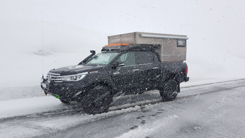 Bernina Pass Schweiz Toyota Hilux Revo 2017 2.4 #ProjektBlackwolf wolf78 EXkap Alu-cab offroad overland truckcamper 4x4 AFN Steelbumper frontrunneroutfitters Lazer lamps Maxtraxx schnee Winch Rival4x4bfgoodrich TJM Sknorkel wolf78-overland.ch