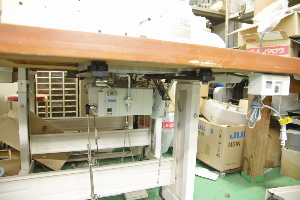 W1562 扁平縫い平三本 工業用ミシン 新品サーボモーター仕様 W1562 扁平縫い平三本 工業用ミシン 新品サーボモーター仕様