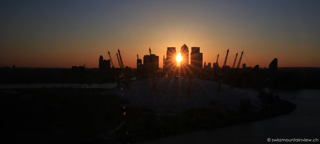 Sonnenuntergang bei der O2 Arena - Emirate Arways