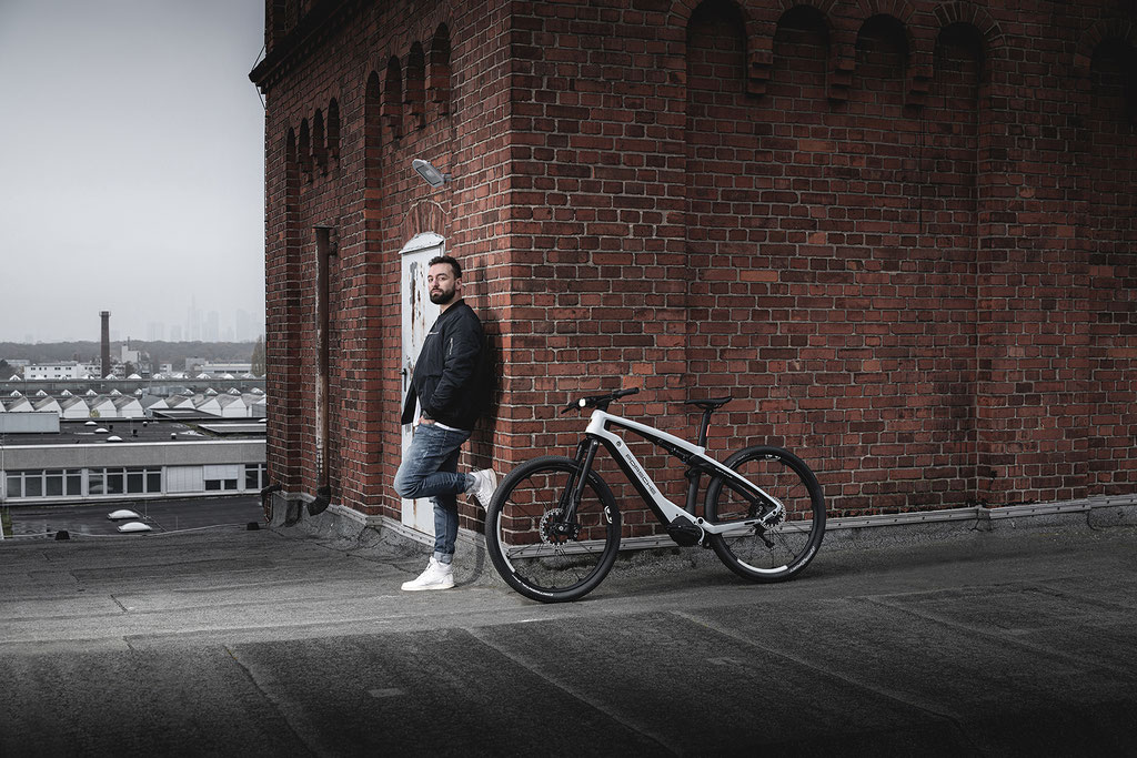 Automotive Fotograf Frankfurt, Lifestyle Fotograf Deutschland, Commercial Photographer, Auto-Inszenierung, High-End Fotografie, Werbefotograf, Portraitfotograf, Car Photographer Europe, Social Media Content, Studiofotografie, Lichtdesign