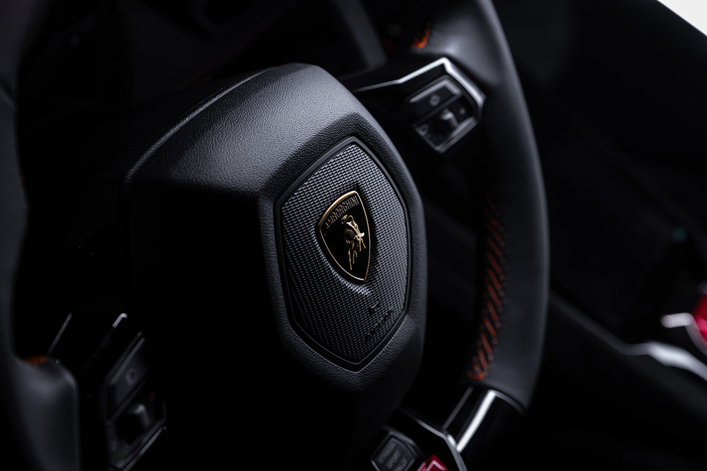 Automotive Fotograf Frankfurt, Lifestyle Fotograf Deutschland, Commercial Photographer, Auto-Inszenierung, High-End Fotografie, Werbefotograf, Portraitfotograf, Car Photographer Europe, Social Media Content, Studiofotografie, Lichtdesign