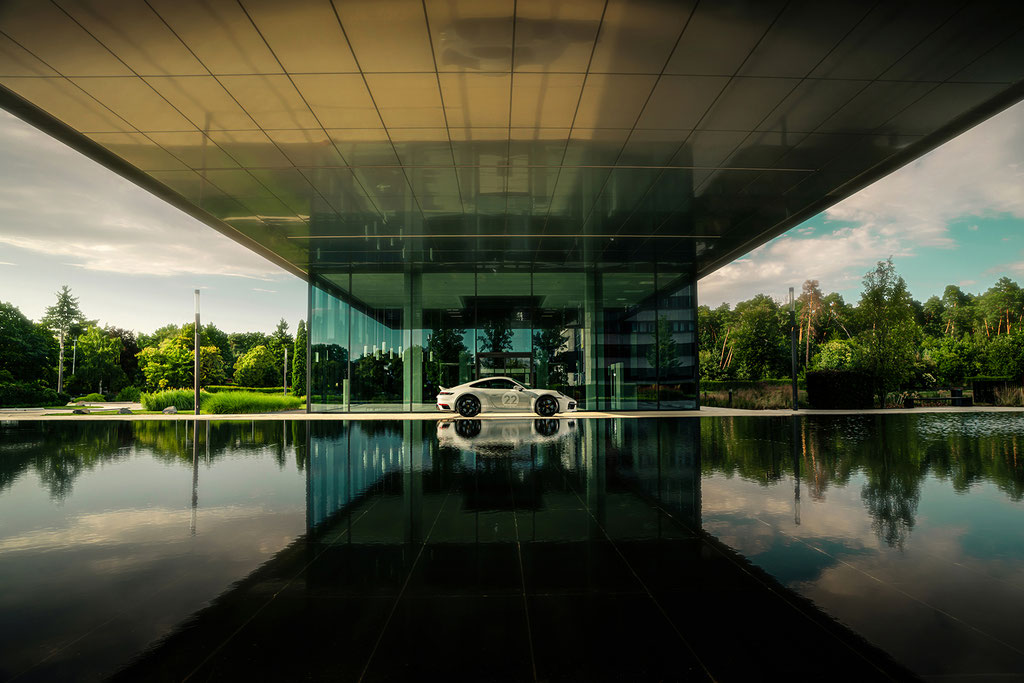 Automotive Fotograf Frankfurt, Lifestyle Fotograf Deutschland, Commercial Photographer, Auto-Inszenierung, High-End Fotografie, Werbefotograf, Portraitfotograf, Car Photographer Europe, Social Media Content, Studiofotografie, Lichtdesign