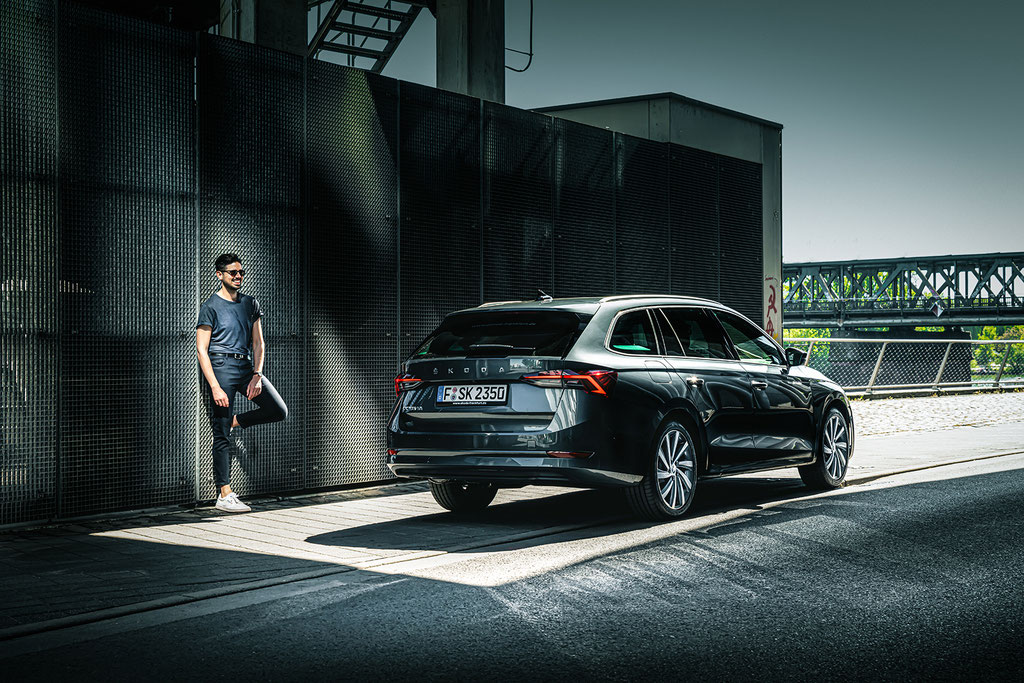 Automotive Fotograf Frankfurt, Lifestyle Fotograf Deutschland, Commercial Photographer, Auto-Inszenierung, High-End Fotografie, Werbefotograf, Portraitfotograf, Car Photographer Europe, Social Media Content, Studiofotografie, Lichtdesign