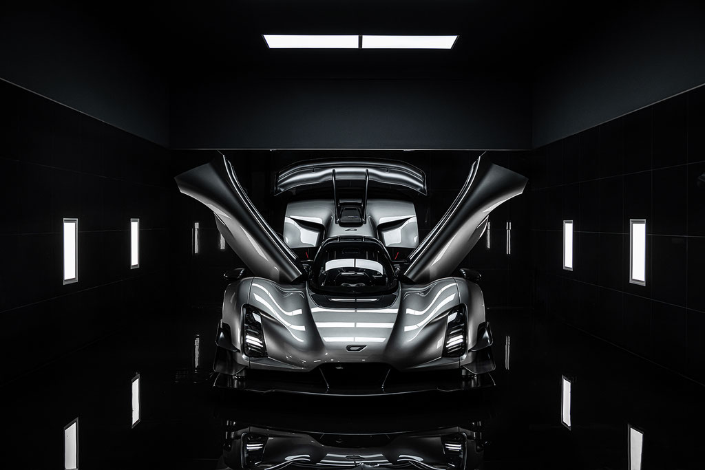 Automotive Fotograf Frankfurt, Lifestyle Fotograf Deutschland, Commercial Photographer, Auto-Inszenierung, High-End Fotografie, Werbefotograf, Portraitfotograf, Car Photographer Europe, Social Media Content, Studiofotografie, Lichtdesign