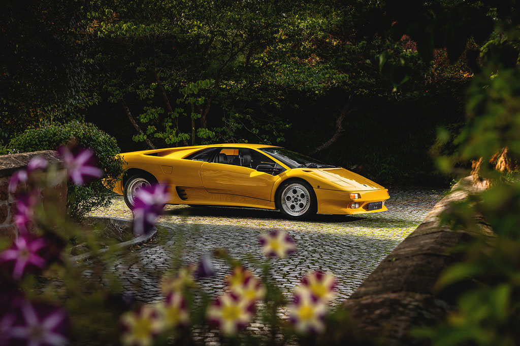 Automotive Fotograf Frankfurt, Lifestyle Fotograf Deutschland, Commercial Photographer, Auto-Inszenierung, High-End Fotografie, Werbefotograf, Portraitfotograf, Car Photographer Europe, Social Media Content, Studiofotografie, Lichtdesign