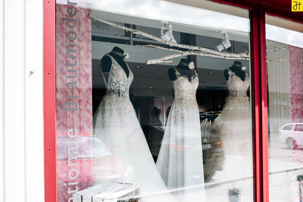 © JOANNA HAAG / #Gewerbekunden #Fotoshooting #Ladengeschäft #Brautmoden