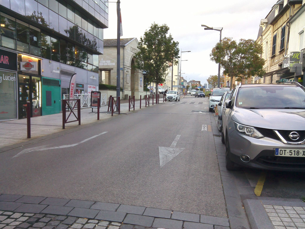 Rue Gambetta : pourquoi avoir laisser deux voies aux voitures ? 