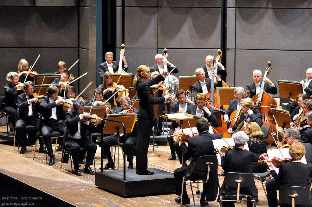 Aachen, Eurogress, Sinfoniekonzert unter Keri-Lynn Wilson