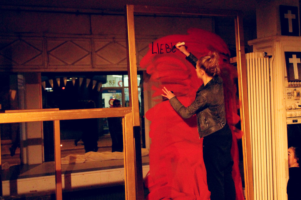 2012 Bühne. 'Fürchtet euch nicht!' Bühne & Licht: Teresa Katharina | Regie: Marcel Grissmer, Christopher Kriese, Miriam Walther Kohn | ZÜRICH