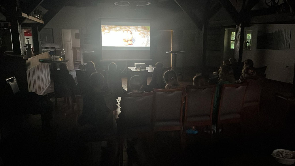 Fast wie im Kino: Filmvorführung im Heimathaus