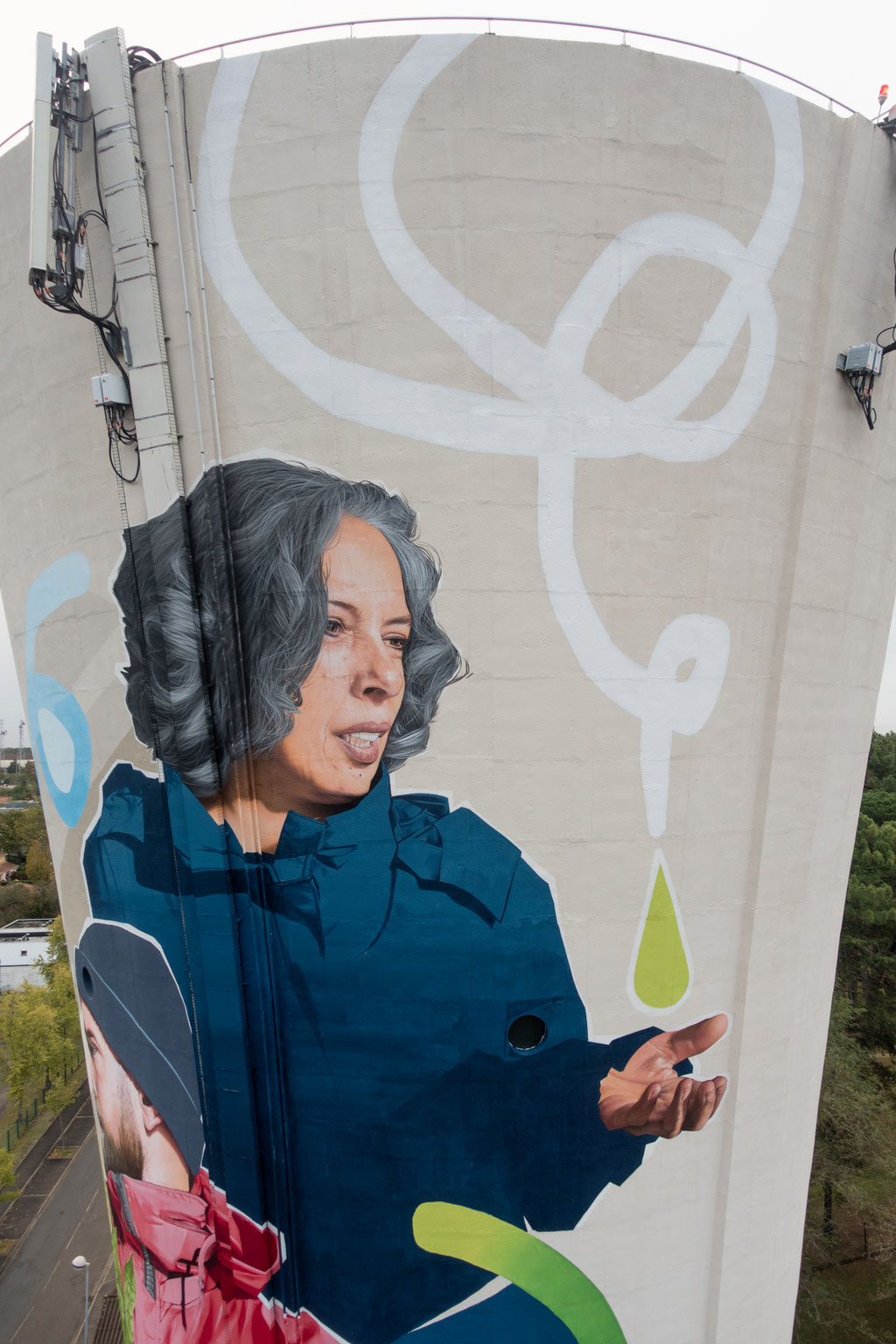 DROP (Detail) - Acrylic paint and spraypaint on water tower - 38 x 16 m - Mont de Marsan (2023)