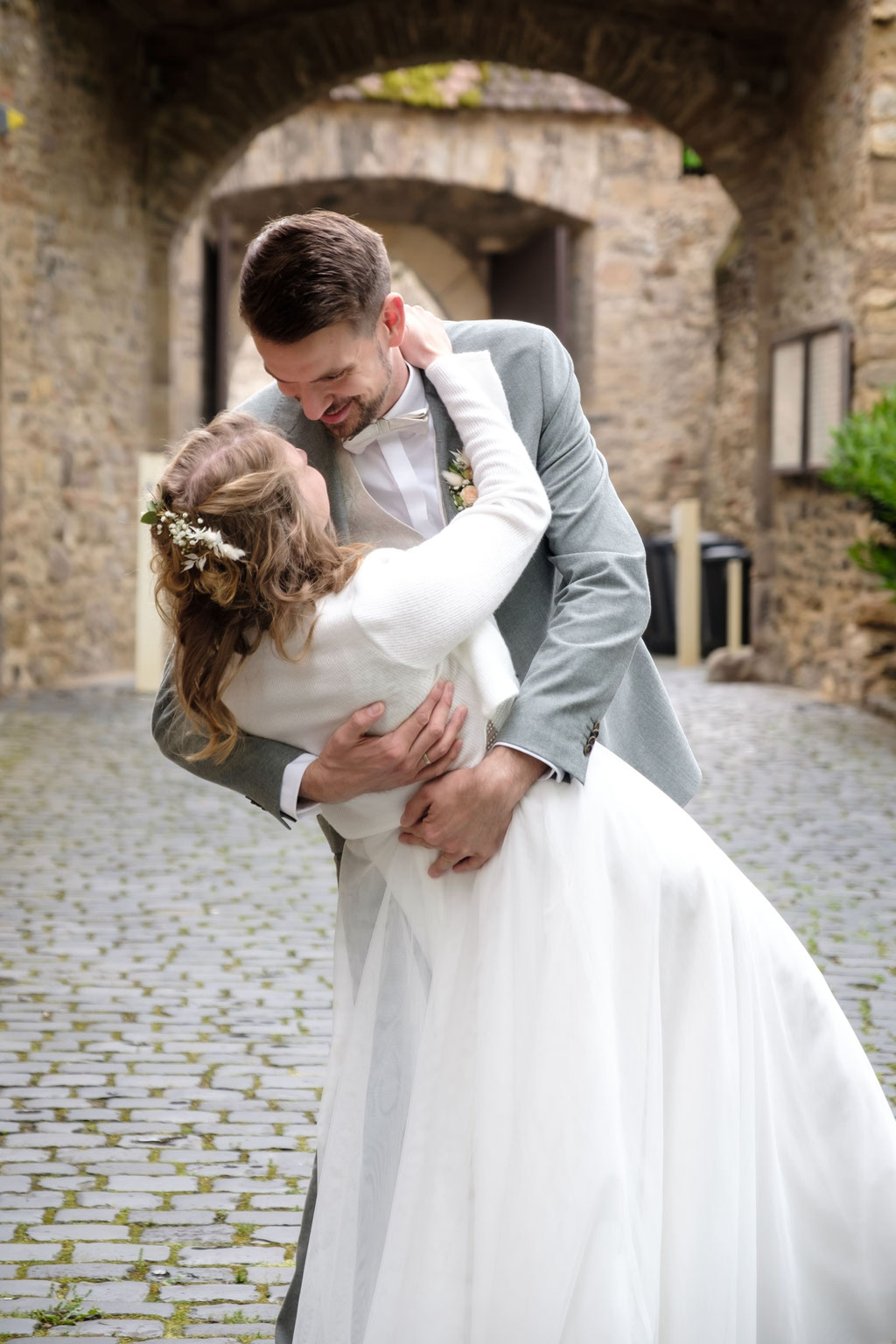 Hochzeitsfotografie des Brautpaares beim Tanzen