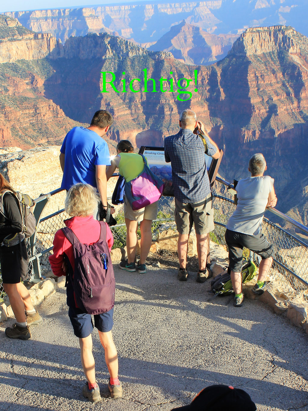 Richtig: Wanderer am Grand Canyon North Rim.