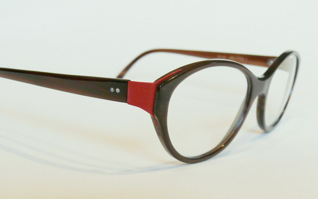 Büffelhornbrille mit Backe aus Federstahl Naturhornbrille