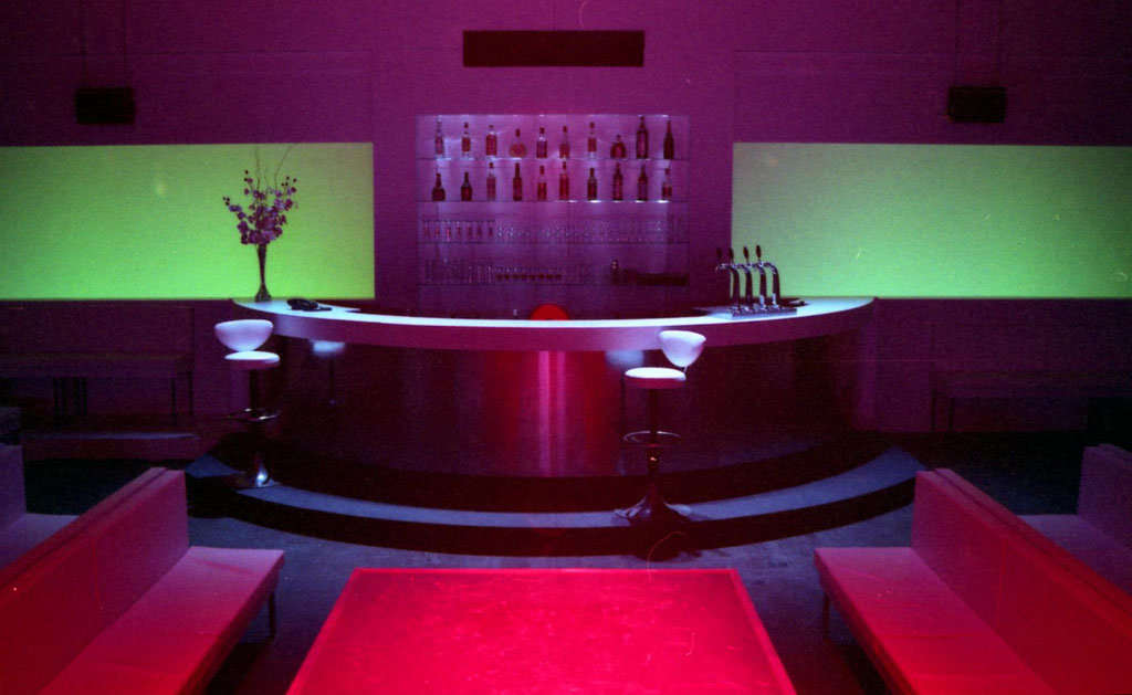 Photo de la scénographie de: Paradise. Théâtre de la ville de Paris. Mise en scène Laurent Laffargue.
