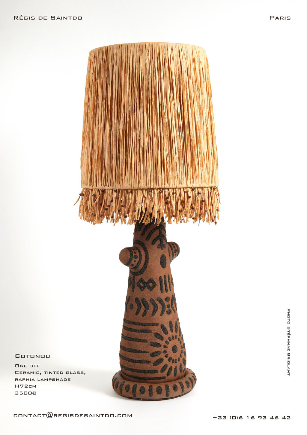 Lampe Cotonou - céramique et verre de couleur, abat-jour en raphia - fait main-unique @Régis de Saintdo