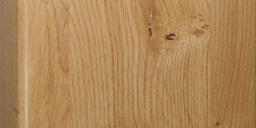 Die richtige Pflege und Reinigung für Holztreppen: für helles und dunkles Holz