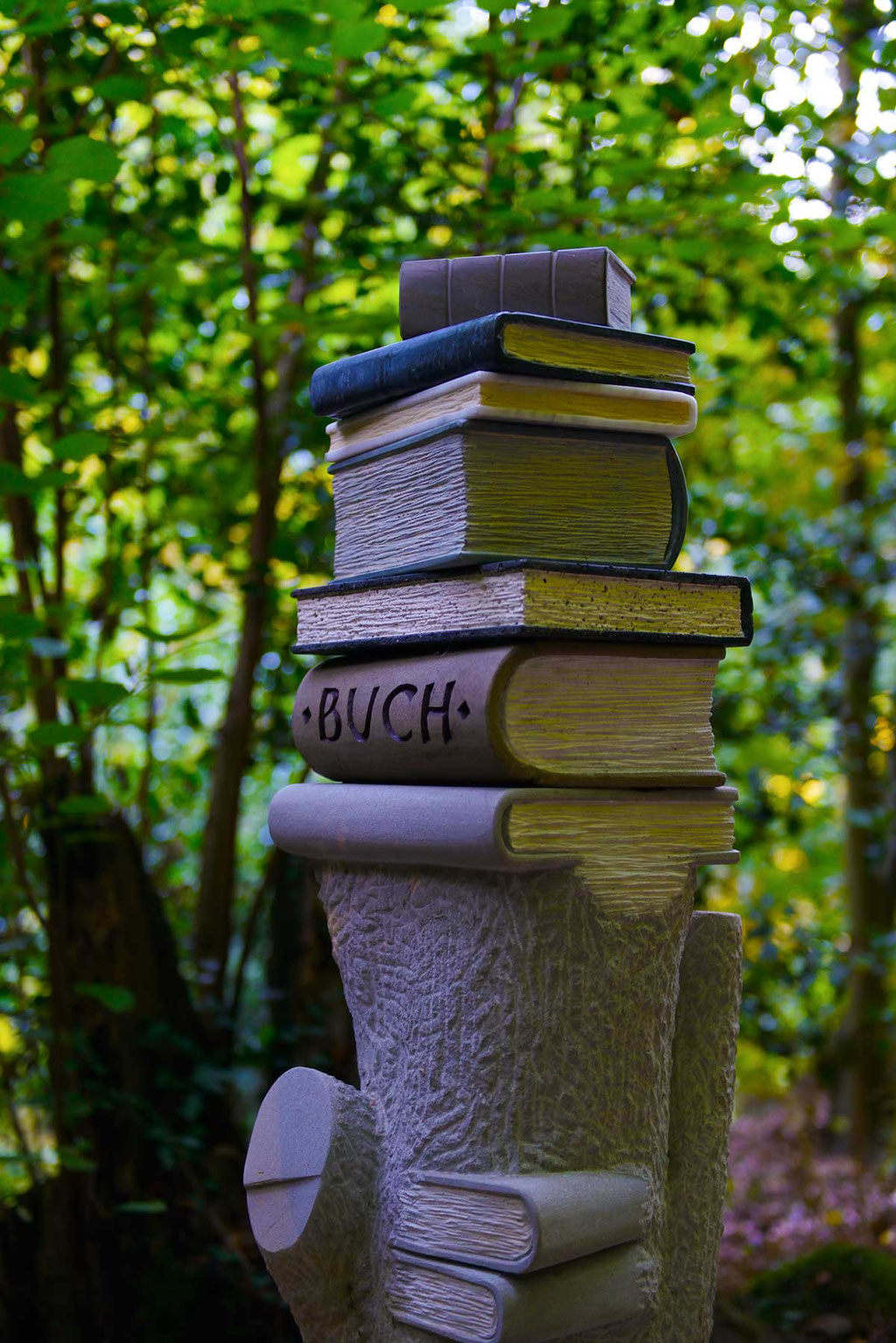 Künstler: HegenerH - von der Buche zum Buch; Foto und Bildbearbeitung Volker Grünenthal
