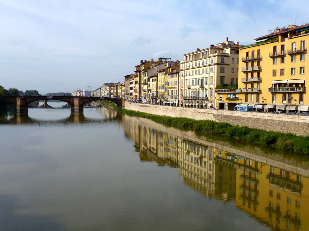 Bild: Brücke über den Fluss Arno