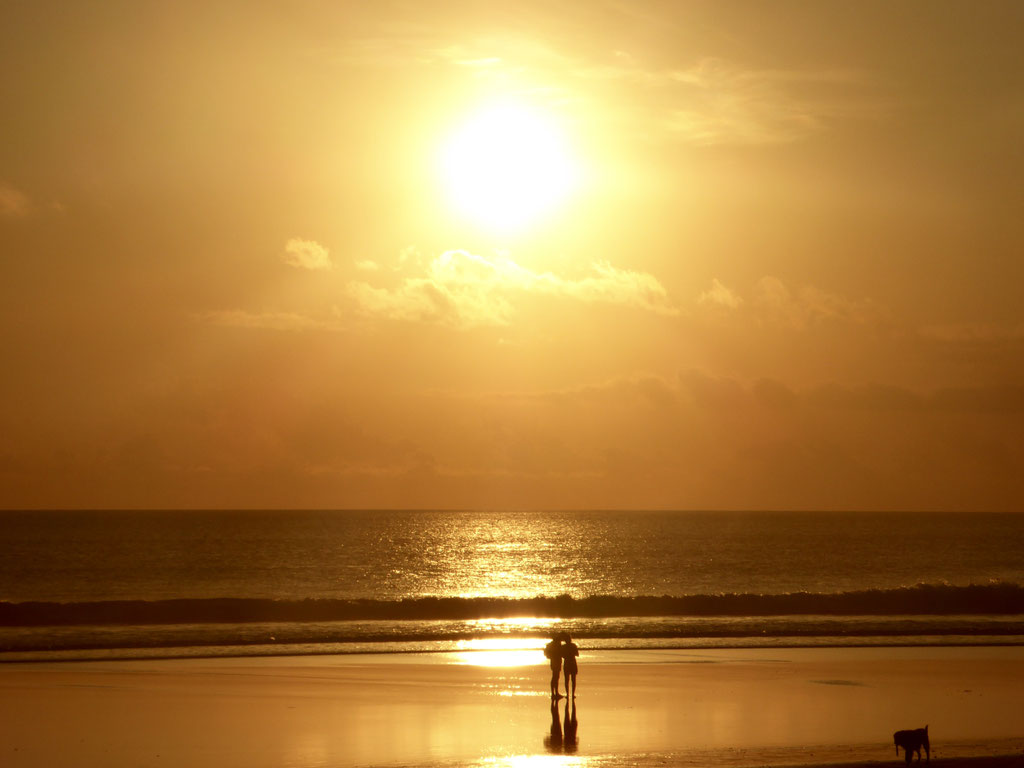 Bild: Sonnenuntergang am Strand von Seminyak auf Bali