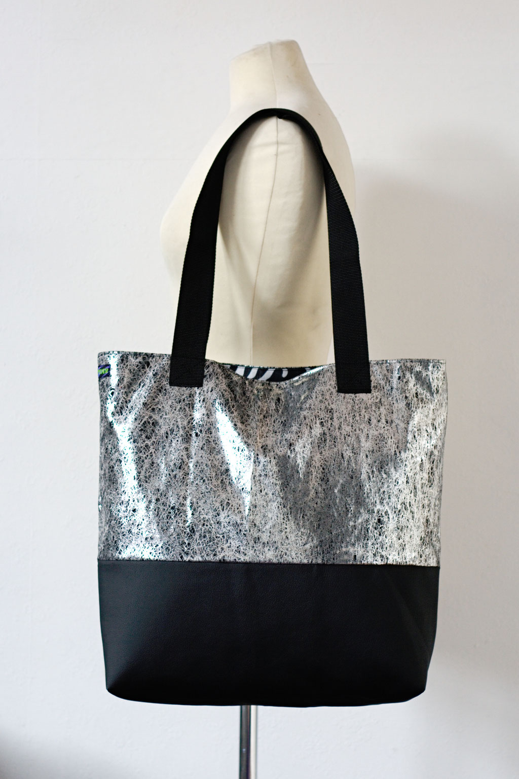 2021 belt bags and new shoulder bags out now! - Tote Bag Liquid Silver - Zebraspider Eco Anti-Fashion 