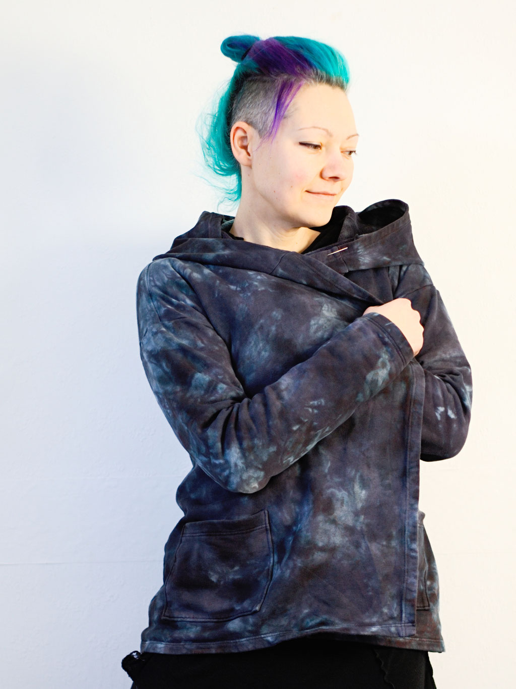 Re-dyed and repaired cardigan - cosy handmade sweat jacket - Zebraspider DIY Anti-Fashion Blog