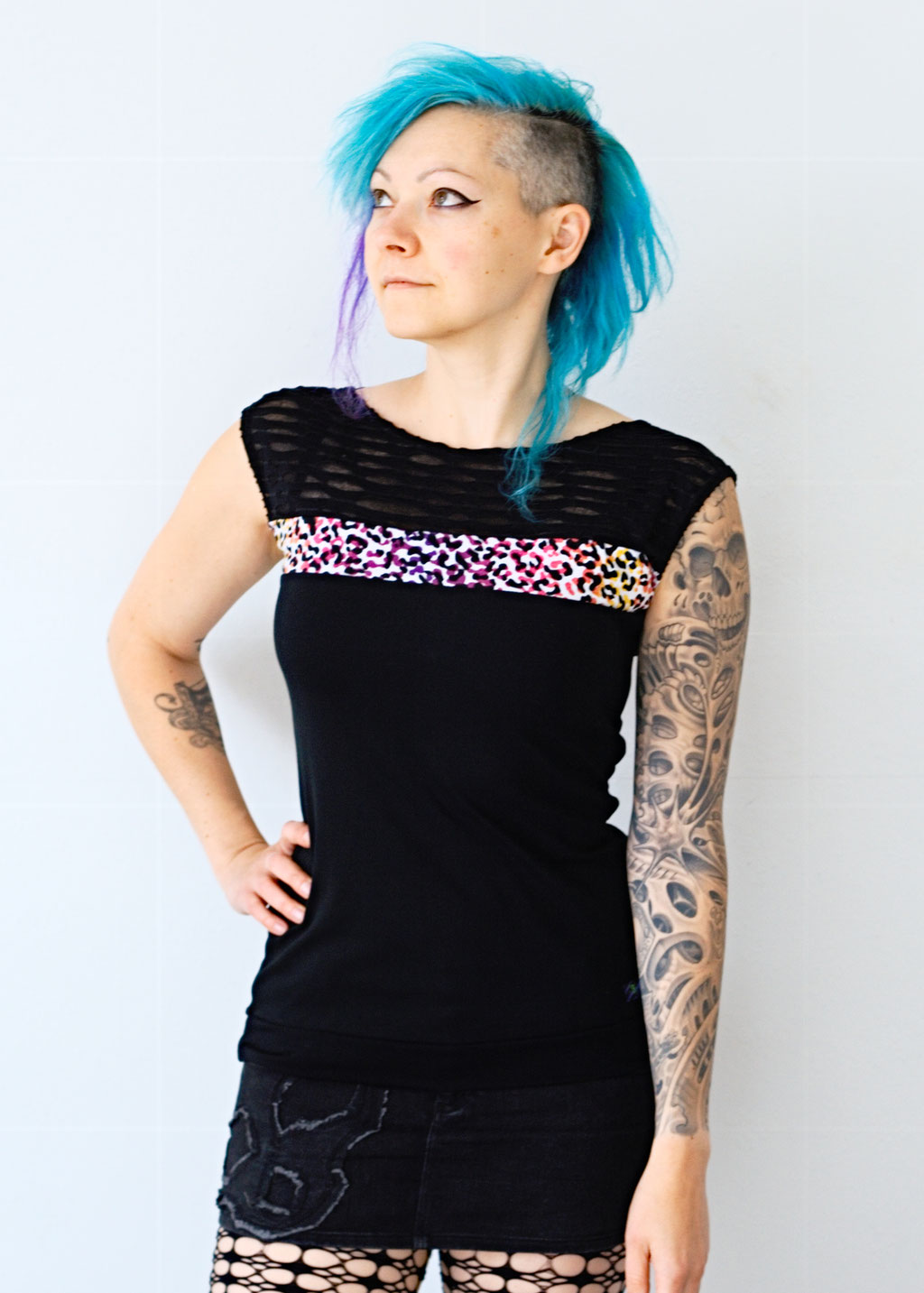 New tops, arm warmers and pouches - Leopard and Mesh Tanktop - Zebraspider DIY Anti-Fashion Blog