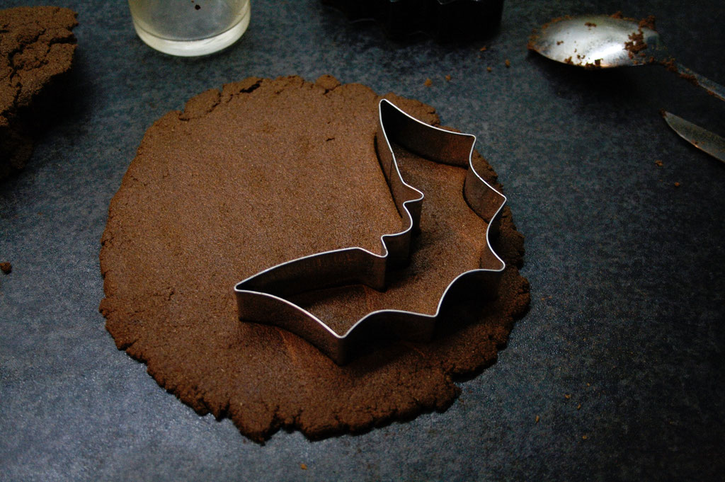 Halloween DIYs Part 1 - cinnamon bats cookie cutter - Zebraspider Eco Anti-Fashion