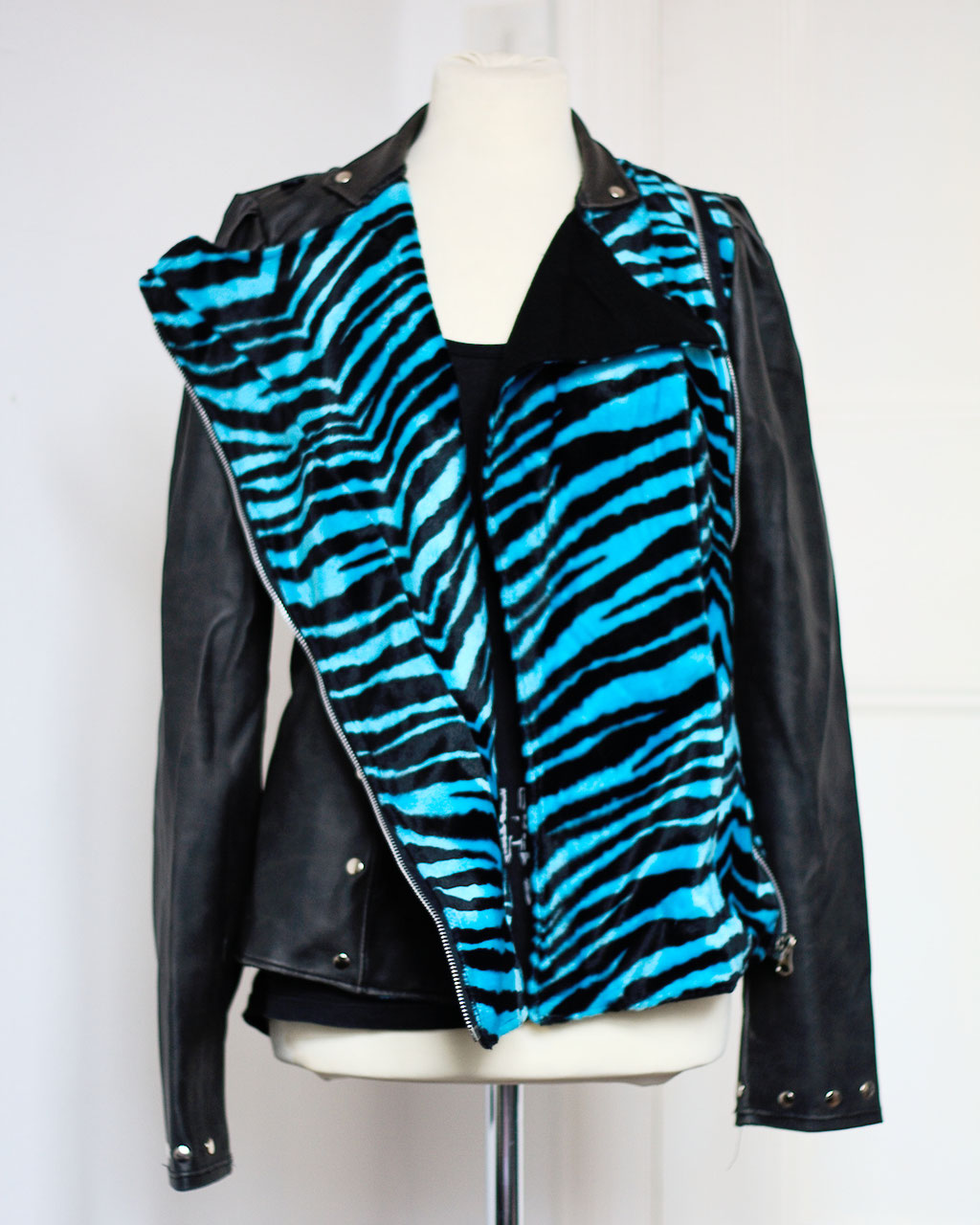 Flohmarkt: Pullis und Jacken - Shitsville Kunstlederjacke Zebra türkis - Zebraspider DIY Anti-Fashion Blog