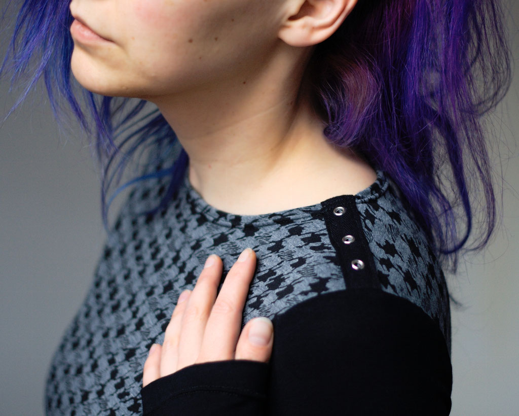 Tank, Batwing and Longsleeve - new Tops in the Shop - Grey Crazy Houndstooth - Zebraspider DIY Anti-Fashion Blog