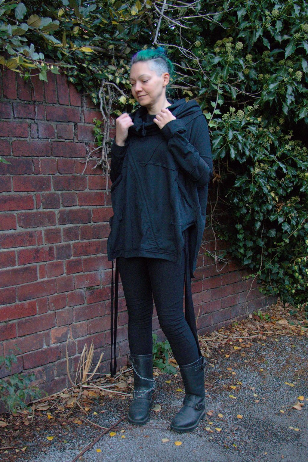 Dark post-apocalyptic outfits I wear to work - Ynhoia zero-waste hoodie and Dorawyn biker leggings - Zebraspider Eco Anti-Fashion