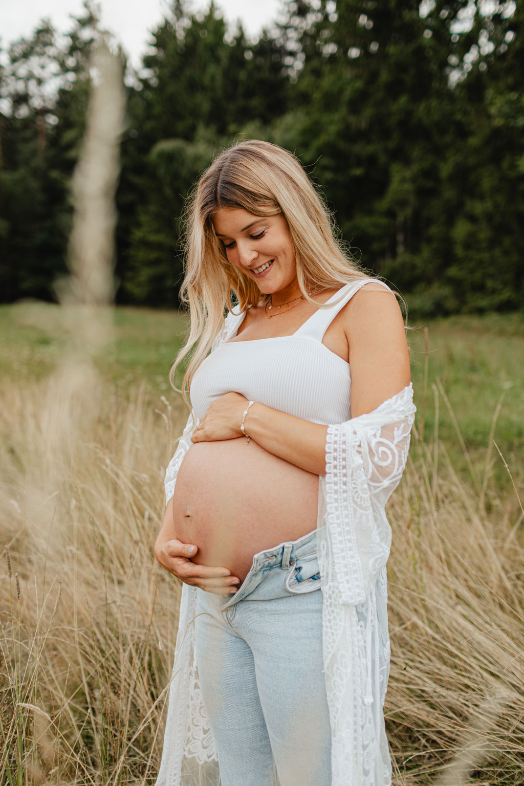 Mom to be, natürliche Schwangerenfotografie