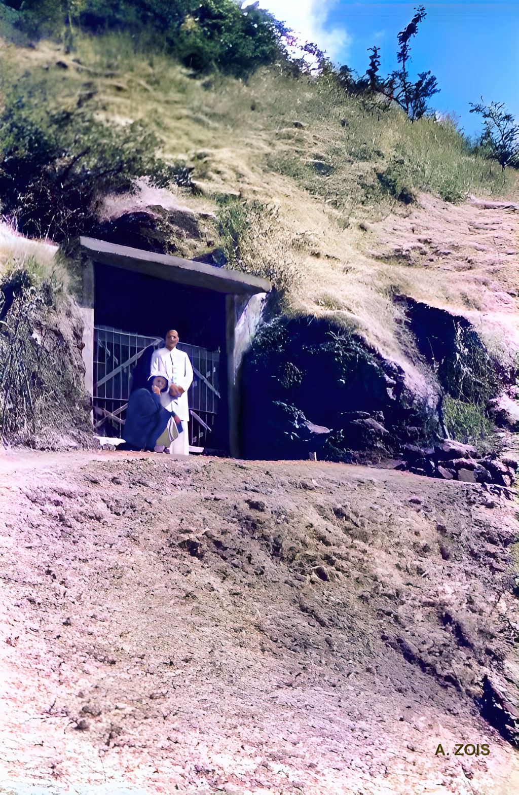 P32 : Pleader with Hedi Mertens outside the Tiger Cage Cave. Image rendition by Anthony Zois.