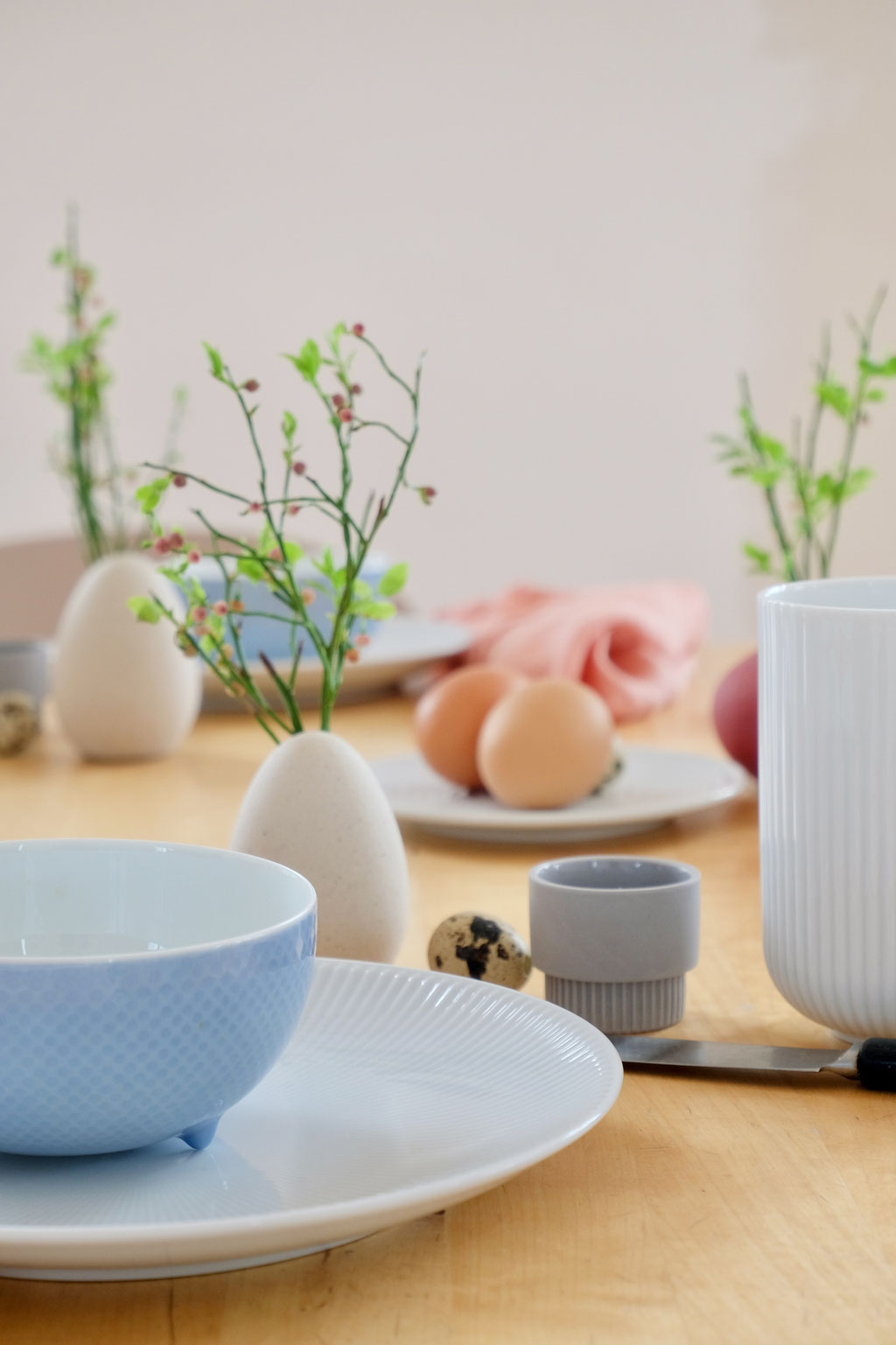 dieartigeBLOG - Ostern -Tischdekoration; Geschirr mit Streifen (Blend) von Rosenthal + von Ferm Living