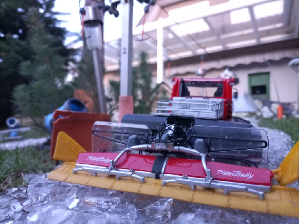 Pistenpräparierung im Skigebiet