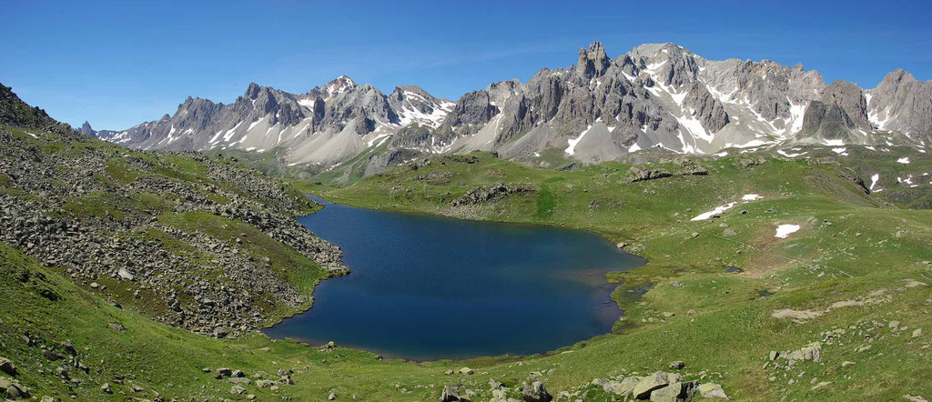 randonnée lac de montagne d'alitude à briançon serre chevalier