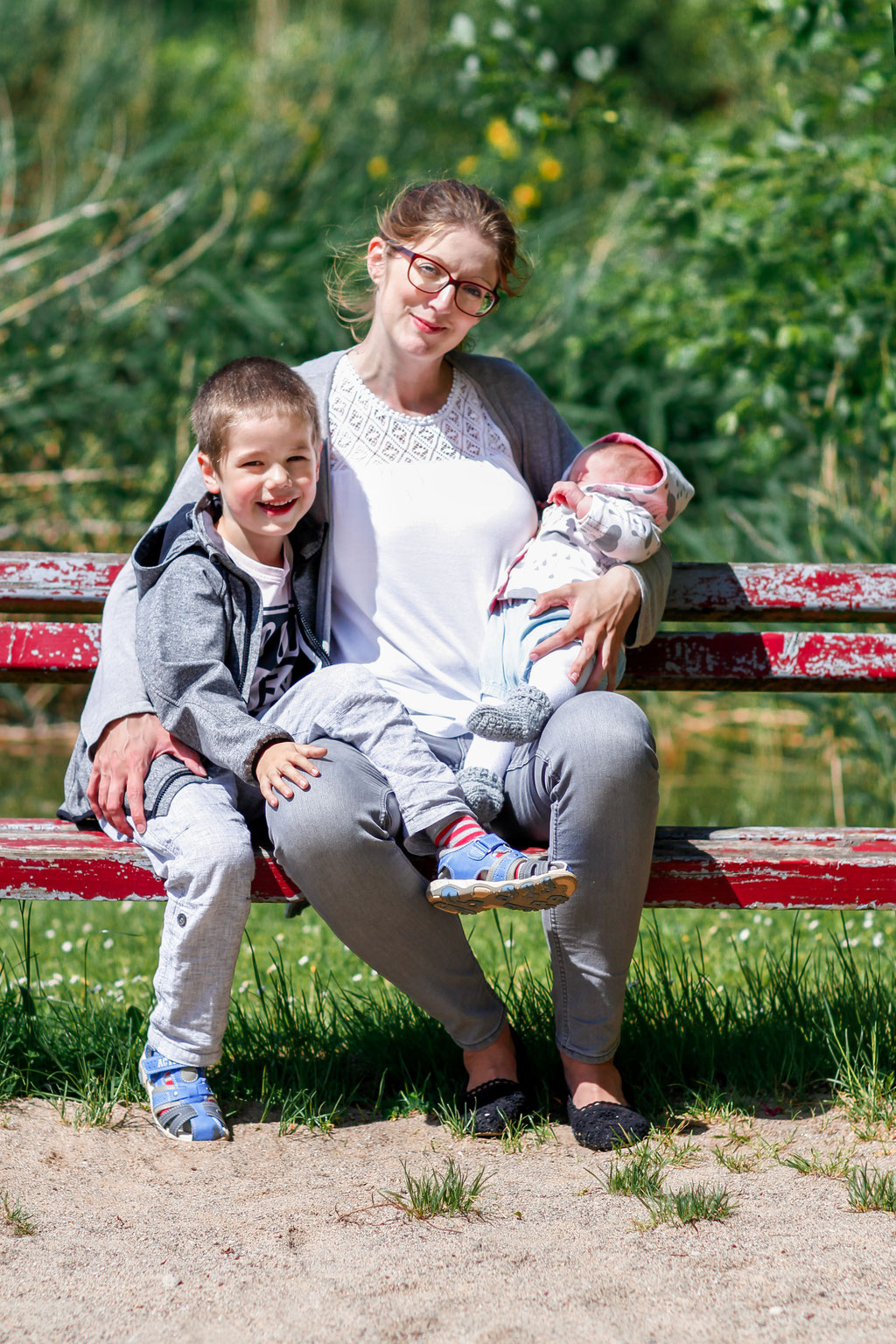 Familienshooting im Tierpark in Greifswald mit Jessy, Emil und Emmi| Lachen| Fröhlich| Baby| Geschwister| spielen| Ostsee| Neubrandenburg| Familienshooting| Portraitshooting| Hendrikje Richert Fotografie