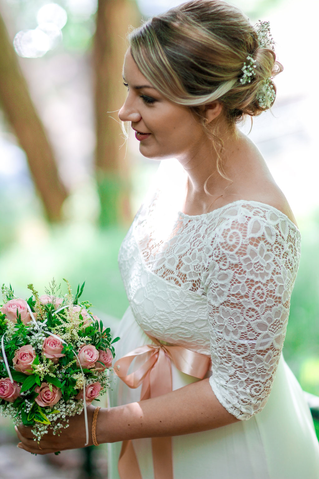 Die Hochzeit von Caro und Marcel auf dem Trausteg in Feldberg| Trauung| Wedding| Braut| Bräutigam| Fliege| Blumen| Lächeln| Mecklenburg- Vorpommern| Neubrandenburg| Greifswald| Hendrikje Richert Fotografie 