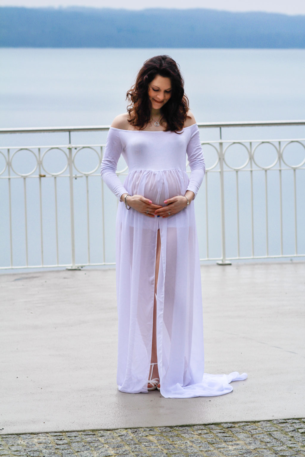 Schwangerschaft| Hendrikje Richert Fotografie| Schwangerschaftskleid, Neubrandenburg, Tollensesee, weißes Kleid